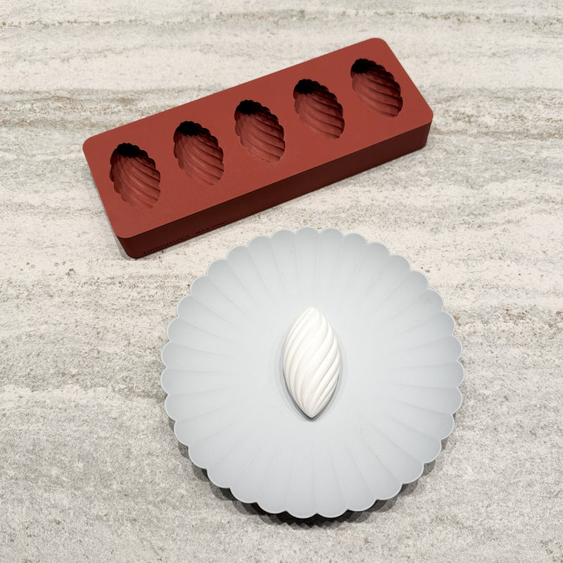 Quenelle Twist