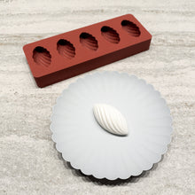 Quenelle Twist